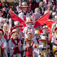 Gruppenbild mit Cosplayer:innen des Motivs Hazbin Hotel auf der Manga-Comic-Con 2024 Gruppenbild mit Cosplayer:innen des Motivs Hazbin Hotel auf der Manga-Comic-Con 2024