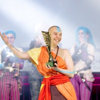 Siegerehrung von Platz 1 der Cosplay Meisterschaft Deutschland 2025 für die Darstellung von Aang aus Avatar auf der Großen Bühne der Manga Comic Con Siegerehrung von Platz 1 der Cosplay Meisterschaft Deutschland 2025 für die Darstellung von Aang aus Avatar auf der Großen Bühne der Manga Comic Con