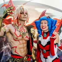 Cosplaystar Taryn und Macoco am Hoyoverse Stand auf der Manga Comic Con 2025 Cosplaystar Taryn und Macoco am Hoyoverse Stand auf der Manga Comic Con 2025