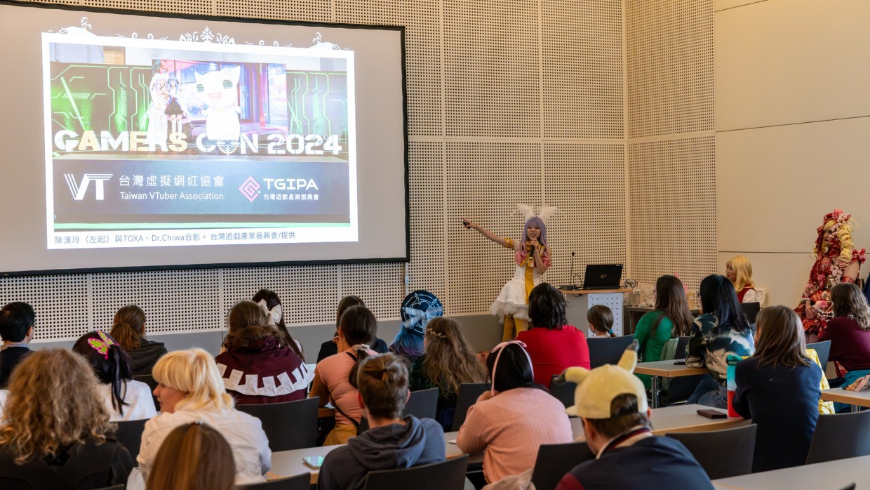 Workshop "Pin, Paint, Fun" Workshop "Pin, Paint, Fun"