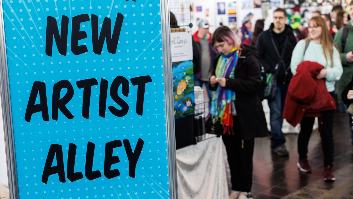 viele Besucher:innen in der New Artist Alley auf der Manga-Comic-Con 2025 viele Besucher:innen in der New Artist Alley auf der Manga-Comic-Con 2025